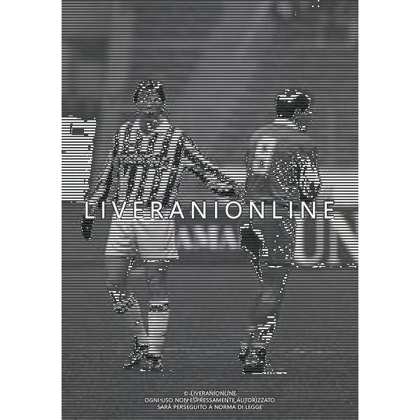 19-12-1993 TORINO CAMPIONATO DI CALCIO SERIE A JUVENTUS PIACENZA 2-0 NELLA FOTO GIANLUCA FRANCESCONI E ANTONIO DE VITIS AG ALDO LIVERANI SAS