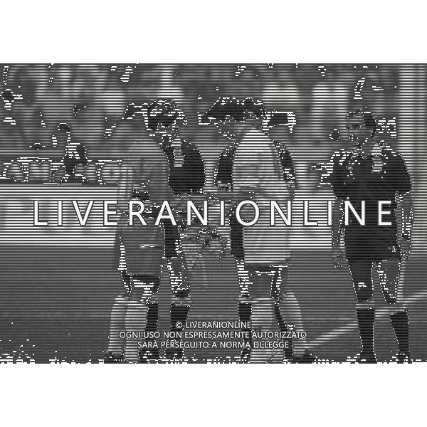 26-09-1993 GENOVA CAMPIONATO DI CALCIO SERIE A SAMPDORIA PARMA 1-1 NELLA FOTO ROBERTO MANCINI E LORENZO MINOTTI SCAMBIO GAGLIARDETTI AG ALDO LIVERANI SAS