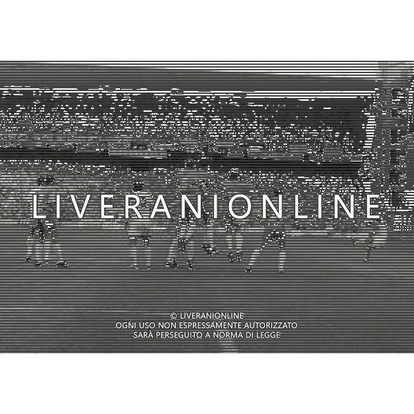 26-09-1993 GENOVA CAMPIONATO DI CALCIO SERIE A SAMPDORIA PARMA 1-1 NELLA FOTO PUNIZIONE GIANFRANCO ZOLA AG ALDO LIVERANI SAS