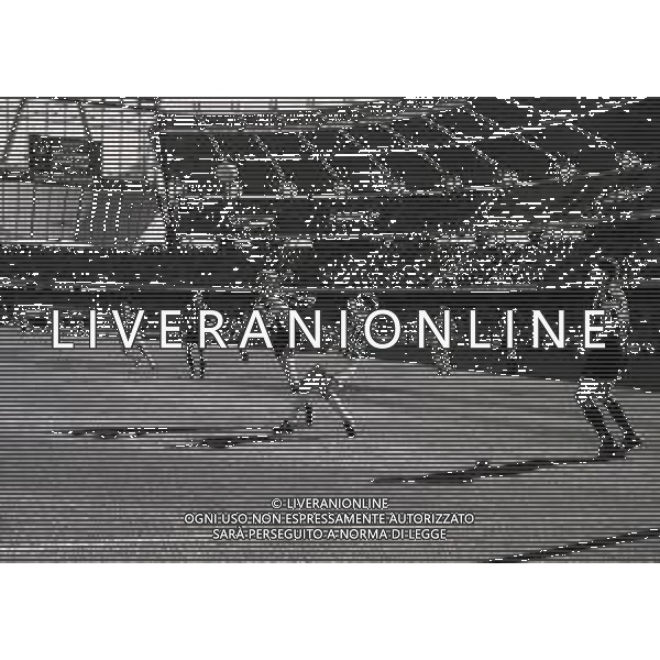 02-04-1994 TORINO CAMPIONATO DI CLCIO SERIE A JUVENTUS INTER 1-0 NELLA FOTO ROBERTO BAGGIO E DAVIDE FONTOLAN AG ALDO LIVERANI SAS