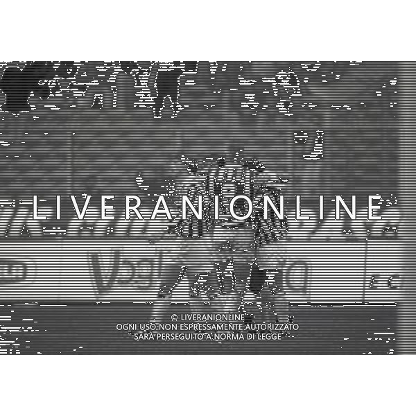 31-10-1993 TORINO-CAMPIONATO DI CALCIO SERIE A JUVENTUS GENOA 4-0 NELLA FOTO ABBRACCI GIOCATORI GENOA DOPO IL GOAL AG ALDO LIVERANI SAS
