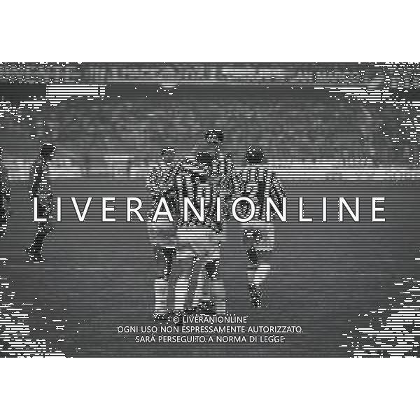 31-10-1993 TORINO-CAMPIONATO DI CALCIO SERIE A JUVENTUS GENOA 4-0 NELLA FOTO ABBRACCI GIOCATORI JUVENTUS DOPO IL GOAL AG ALDO LIVERANI SAS
