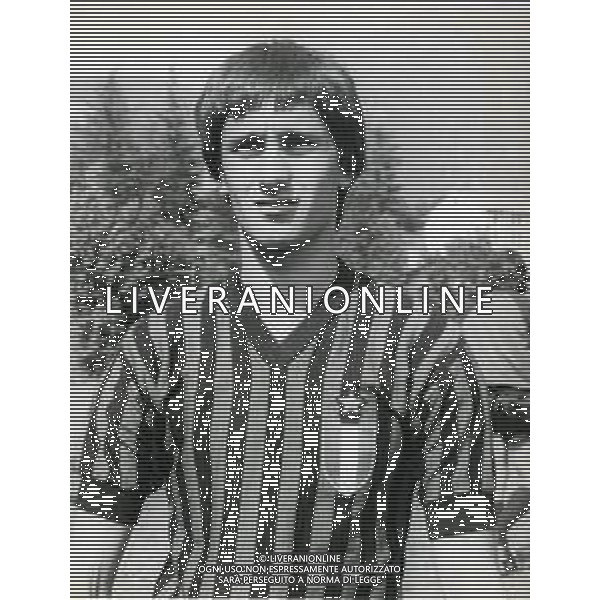 RETROSPETTIVA ROBERTO MANDRESSI CALCIATORE NELLA FOTO ROBERTO MANDRESSI CON LA MAGLIA DEL MILAN CALCIO AG ALDO LIVERANI SAS