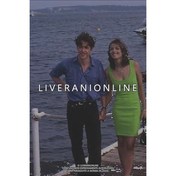 RETROSPETTIVA HUGH GRANT ATTORE NELLA FOTO HUGH GRANT CON ELIZABETH HURLEY A CANNES NELL\'ANNO 1996 AG ALDO LIVERANI SAS