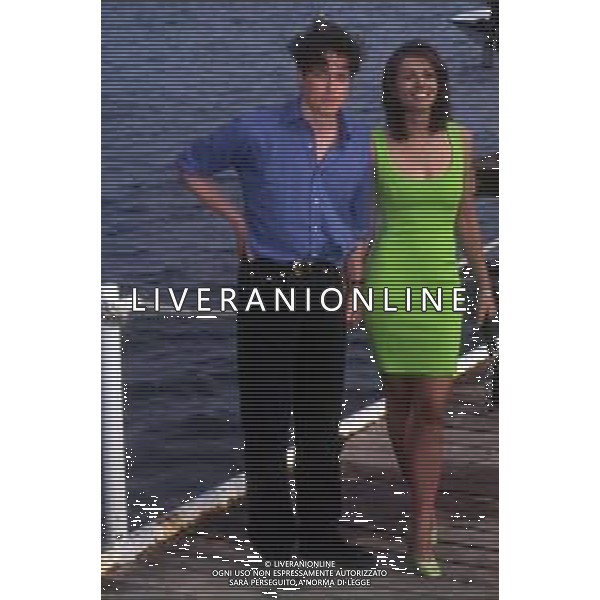 RETROSPETTIVA HUGH GRANT ATTORE NELLA FOTO HUGH GRANT CON ELIZABETH HURLEY A CANNES NELL\'ANNO 1996 AG ALDO LIVERANI SAS