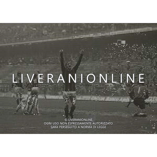 26-04-1981 MILANO CAMPIONATO DI CALCIO SERIE B MILAN LR VICENZA 2-0 NELLA FOTO ESULTANZA WALTER NOVELLINO AG ALDO LIVERANI SAS