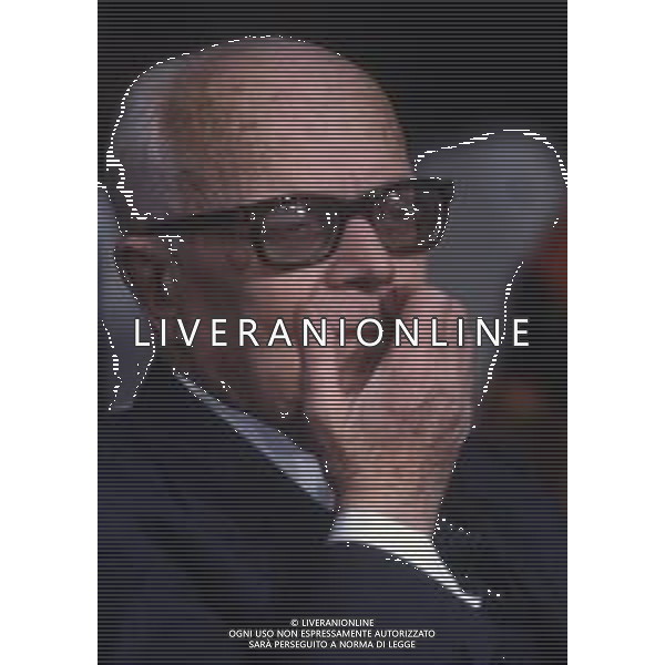 RETROSPETTIVA SANDRO PERTINI POLITICO NELLA FOTO SANDRO PERTINI AI FUNERALI DELLE VITTIME DEL TRENO RAPIDO 904 A BOLOGNA NELL\'ANNO 1984 AG ALDO LIVERANI SAS