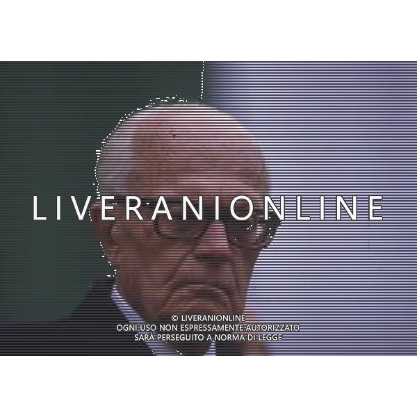 RETROSPETTIVA SANDRO PERTINI POLITICO NELLA FOTO SANDRO PERTINI AI FUNERALI DELLE VITTIME DEL TRENO RAPIDO 904 A BOLOGNA NELL\'ANNO 1984 AG ALDO LIVERANI SAS