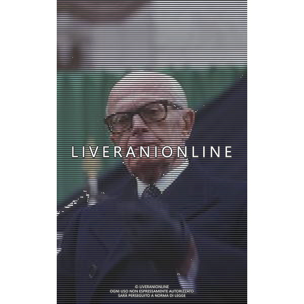 RETROSPETTIVA SANDRO PERTINI POLITICO NELLA FOTO SANDRO PERTINI AI FUNERALI DELLE VITTIME DEL TRENO RAPIDO 904 A BOLOGNA NELL\'ANNO 1984 AG ALDO LIVERANI SAS
