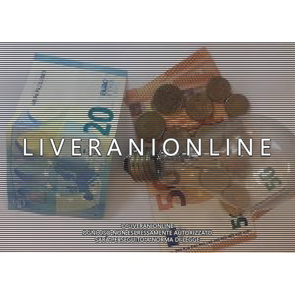 EURO - LAMPADINA - LUCE © AGENZIA ALDO LIVERANI SAS