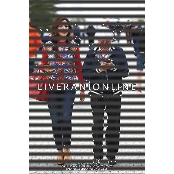 Bernie Ecclestone (GBR) with his wife Fabiana Flosi (BRA). 30.04.2016. Formula 1 World Championship, Rd 4, Russian Grand Prix, Sochi Autodrom, Sochi, Russia, Qualifying Day. / AGENZIA ALDO LIVERANI SAS - ITALY ONLY EDITORIAL USE ONLY - Bernie Ecclestone (GBR) con la moglie Fabiana Flosi (BRA).