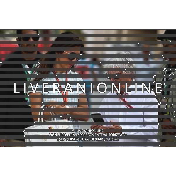 Bernie Ecclestone (GBR) with wife Fabiana Flosi (BRA). 16.04.2017. Formula 1 World Championship, Rd 3, Bahrain Grand Prix, Sakhir, Bahrain, Race Day. / AGENZIA ALDO LIVERANI SAS - ITALY ONLY EDITORIAL USE ONLY - Bernie Ecclestone (GBR) con la moglie Fabiana Flosi (BRA).