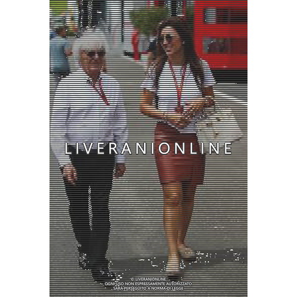 Bernie Ecclestone (GBR) with his wife Fabiana Flosi (BRA). 09.07.2017. Formula 1 World Championship, Rd 9, Austrian Grand Prix, Spielberg, Austria, Race Day. / AGENZIA ALDO LIVERANI SAS - ITALY ONLY EDITORIAL USE ONLY - Bernie Ecclestone (GBR) con la moglie Fabiana Flosi (BRA).