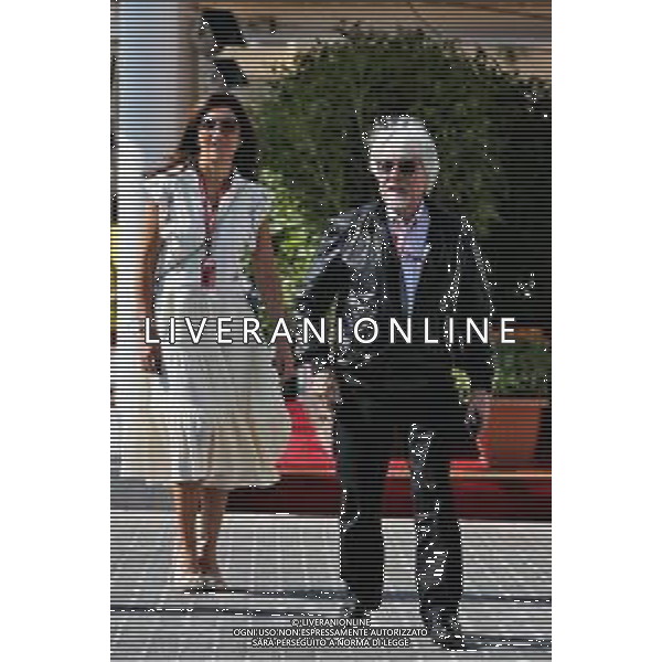Bernie Ecclestone (GBR) with his wife Fabiana Flosi (BRA). 23.11.2018. Formula 1 World Championship, Rd 21, Abu Dhabi Grand Prix, Yas Marina Circuit, Abu Dhabi, Practice Day. / AGENZIA ALDO LIVERANI SAS - ITALY ONLY EDITORIAL USE ONLY - Bernie Ecclestone (GBR) con la moglie Fabiana Flosi (BRA).