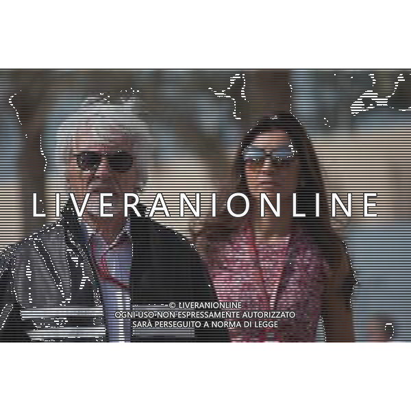 Bernie Ecclestone (GBR) with his wife Fabiana Flosi (BRA). 25.11.2018. Formula 1 World Championship, Rd 21, Abu Dhabi Grand Prix, Yas Marina Circuit, Abu Dhabi, Race Day. / AGENZIA ALDO LIVERANI SAS - ITALY ONLY EDITORIAL USE ONLY - Bernie Ecclestone (GBR) con la moglie Fabiana Flosi (BRA).