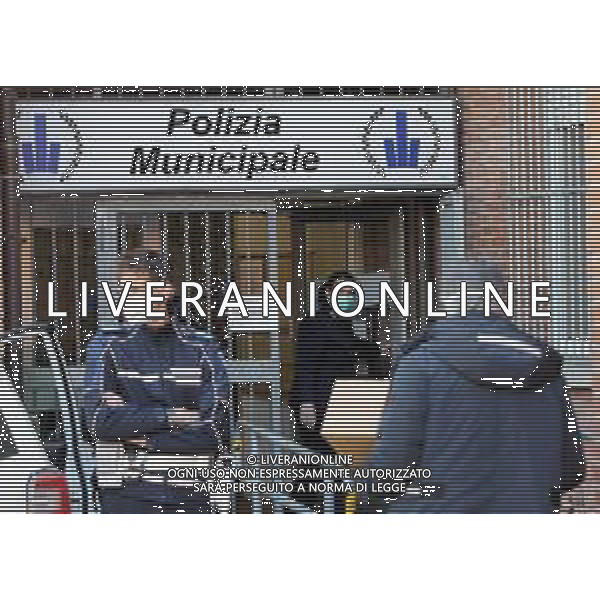 IMOLA 03 04 2020 EMERGENZA CORONAVIRUS - ON.GIANNI TONELLI LEGA INSIEME A SIMONE CARAPIA LEGA IMOLA E ANDREA LONGHI HANNO DONATO LE MASCHERINE AGLI UOMINI IN DIVISA DELLE FORZE DELL\'ORDINE NELLA FOTO LA POLIZIA MUNICIPALE ©SANNA / AGENZIA ALDO LIVERANI SAS