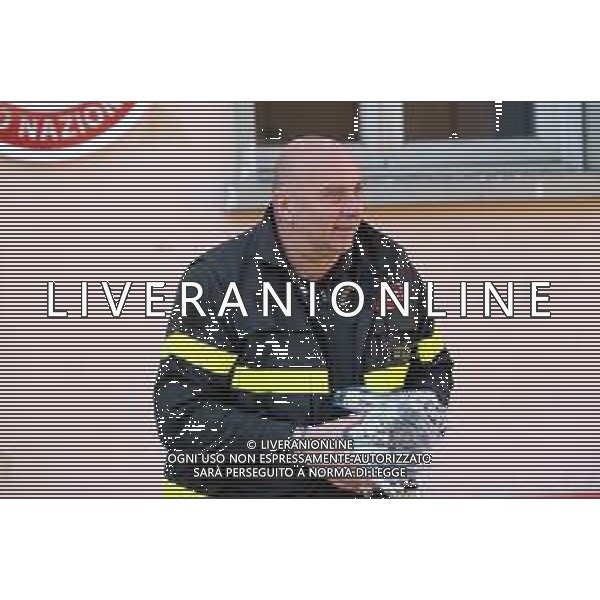 IMOLA 03 04 2020 EMERGENZA CORONAVIRUS - ON.GIANNI TONELLI LEGA INSIEME A SIMONE CARAPIA LEGA IMOLA E ANDREA LONGHI HANNO DONATO LE MASCHERINE AGLI UOMINI IN DIVISA DELLE FORZE DELL\'ORDINE NELLA FOTO I VIGILI DEL FUOCO DI IMOLA ©SANNA / AGENZIA ALDO LIVERANI SAS