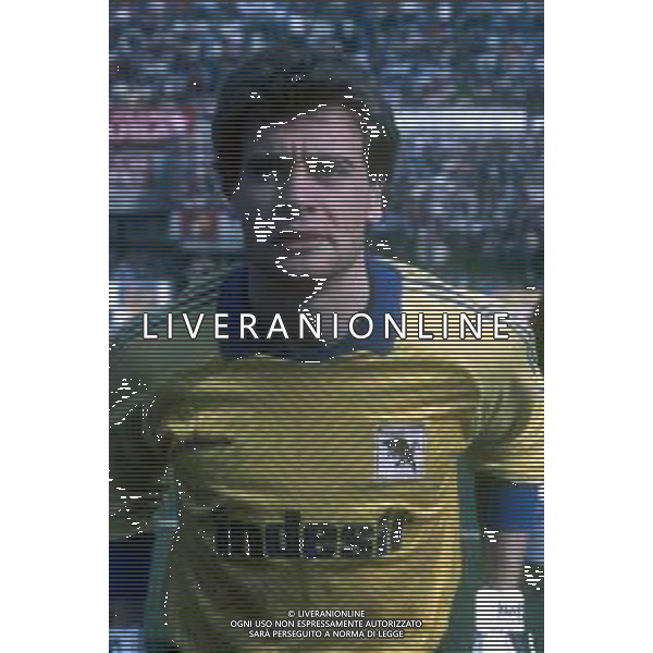 RETROSPETTIVA LUCA MARCHEGIANI CALCIATORE NELLA FOTO LUCA MARCHEGIANI CON LA MAGLIA DEL TORINO CALCIO NELL\'ANNO 1988-1989 AG ALDO LIVERANI SAS
