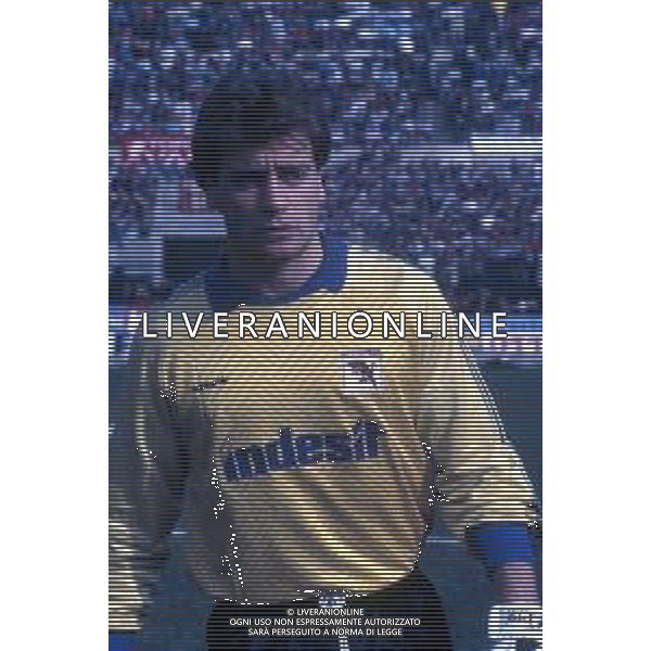 RETROSPETTIVA LUCA MARCHEGIANI CALCIATORE NELLA FOTO LUCA MARCHEGIANI CON LA MAGLIA DEL TORINO CALCIO NELL\'ANNO 1988-1989 AG ALDO LIVERANI SAS