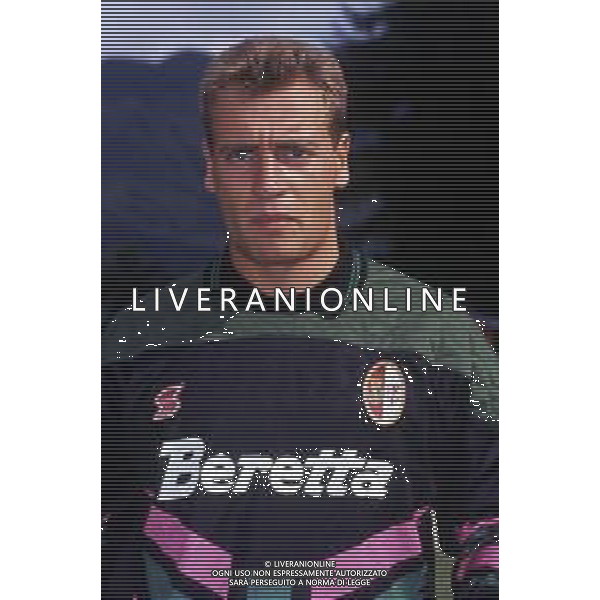 RETROSPETTIVA LUCA MARCHEGIANI CALCIATORE NELLA FOTO LUCA MARCHEGIANI CON LA MAGLIA DEL TORINO CALCIO NELL\'ANNO 1991-1992 AG ALDO LIVERANI SAS
