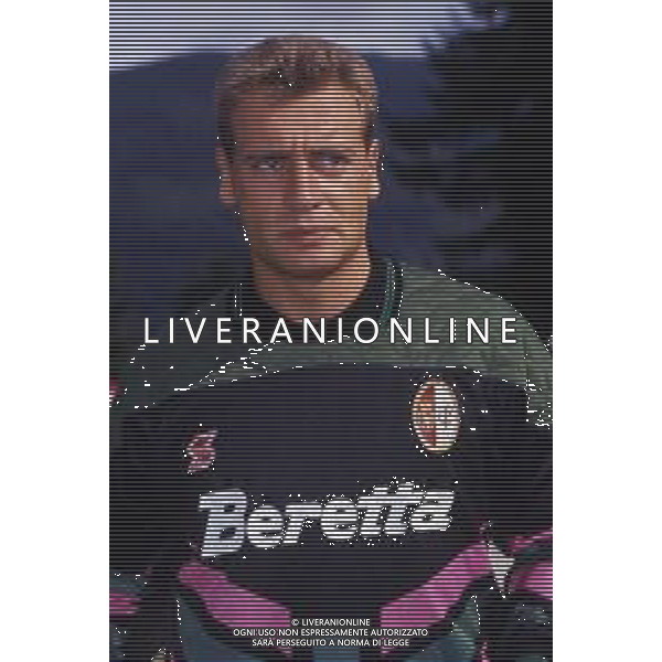 RETROSPETTIVA LUCA MARCHEGIANI CALCIATORE NELLA FOTO LUCA MARCHEGIANI CON LA MAGLIA DEL TORINO CALCIO NELL\'ANNO 1991-1992 AG ALDO LIVERANI SAS