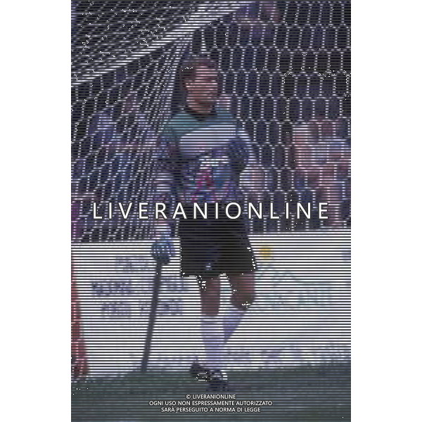 RETROSPETTIVA LUCA MARCHEGIANI CALCIATORE NELLA FOTO LUCA MARCHEGIANI CON LA MAGLIA DEL TORINO CALCIO NELL\'ANNO 1991-1992 AG ALDO LIVERANI SAS