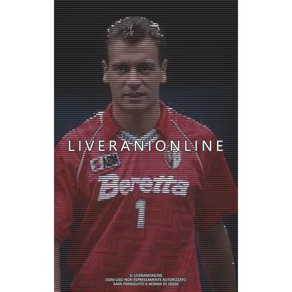 RETROSPETTIVA LUCA MARCHEGIANI CALCIATORE NELLA FOTO LUCA MARCHEGIANI CON LA MAGLIA DEL TORINO CALCIO NELL\'ANNO 1992-1993 AG ALDO LIVERANI SAS