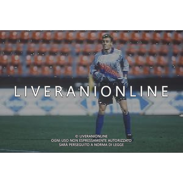 RETROSPETTIVA LUCA MARCHEGIANI CALCIATORE NELLA FOTO LUCA MARCHEGIANI CON LA MAGLIA DELLA NAZIONALE ITALIANA NELL\'ANNO 1992-1993 AG ALDO LIVERANI SAS