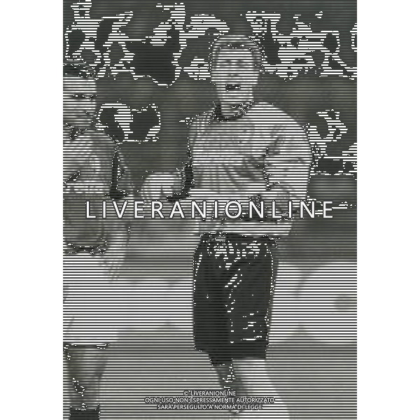 RETROSPETTIVA LUCA MARCHEGIANI CALCIATORE NELLA FOTO LUCA MARCHEGIANI CON LA MAGLIA DEL TORINO CALCIO NELL\'ANNO 1992-1993 AG ALDO LIVERANI SAS