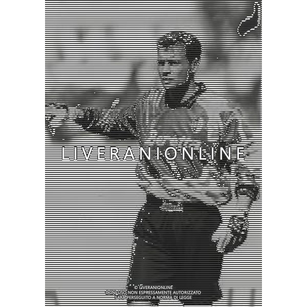 RETROSPETTIVA LUCA MARCHEGIANI CALCIATORE NELLA FOTO LUCA MARCHEGIANI CON LA MAGLIA DEL TORINO CALCIO NELL\'ANNO 1992-1993 AG ALDO LIVERANI SAS