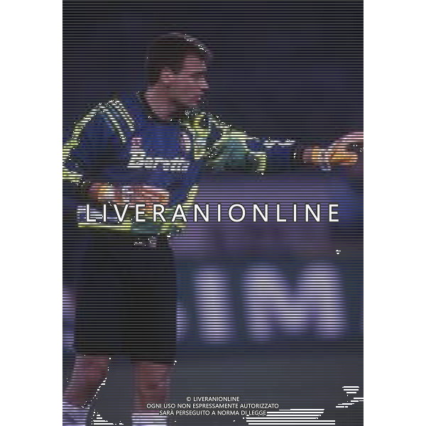 RETROSPETTIVA LUCA MARCHEGIANI CALCIATORE NELLA FOTO LUCA MARCHEGIANI CON LA MAGLIA DEL TORINO CALCIO NELL\'ANNO 1993-1994 AG ALDO LIVERANI SAS