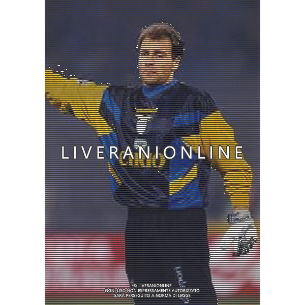 RETROSPETTIVA LUCA MARCHEGIANI CALCIATORE NELLA FOTO LUCA MARCHEGIANI CON LA MAGLIA DELLA LAZIO CALCIO NELL\'ANNO 1997-1998 AG ALDO LIVERANI SAS