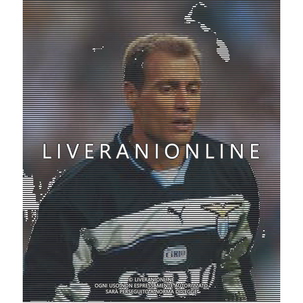 RETROSPETTIVA LUCA MARCHEGIANI CALCIATORE NELLA FOTO LUCA MARCHEGIANI CON LA MAGLIA DELLA LAZIO CALCIO NELL\'ANNO 1999-2000 AG ALDO LIVERANI SAS