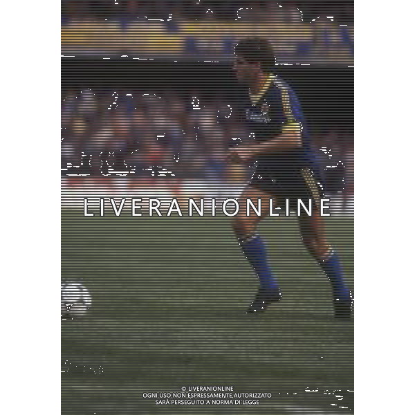 RETROSPETTIVA LUCIANO MARANGON CALCIATORE NELLAFOTO LUCIANO MARANGON CON LA MAGLIA DEL VERONA CALCIO NELL\'ANNO 1984 AG ALDO LIVERANI SAS