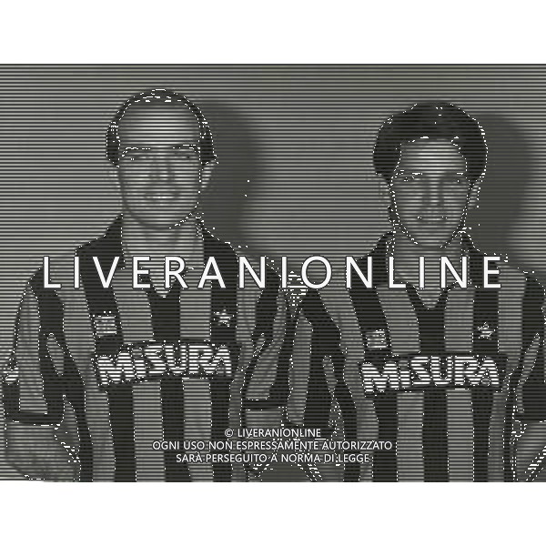RETROSPETTIVA LUCIANO MARANGON CALCIATORE NELLAFOTO LUCIANO MARANGON CON PIETRO FANNA CONLA MAGLIA DELL\'INTER 1985-1986 AG ALDO LIVERANI SAS