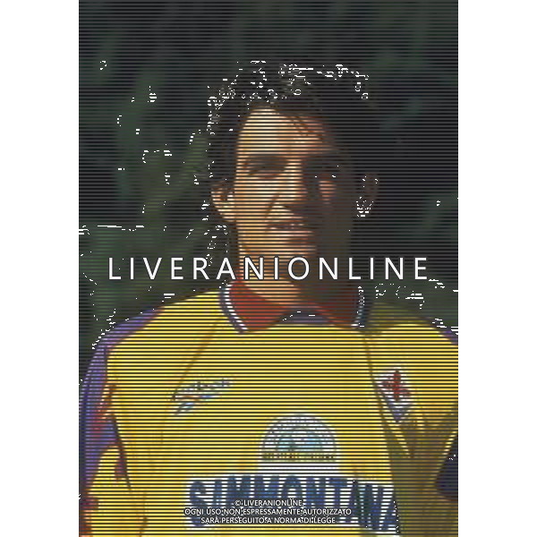 RETROSPETTIVA GIANMATTEO MAREGGINI CALCIATORE NELLA FOTO GIANMATTEO MAREGGINI CON LA MAGLIA DELLA FIORENTINA CALCIO AG ALDO LIVERANI SAS