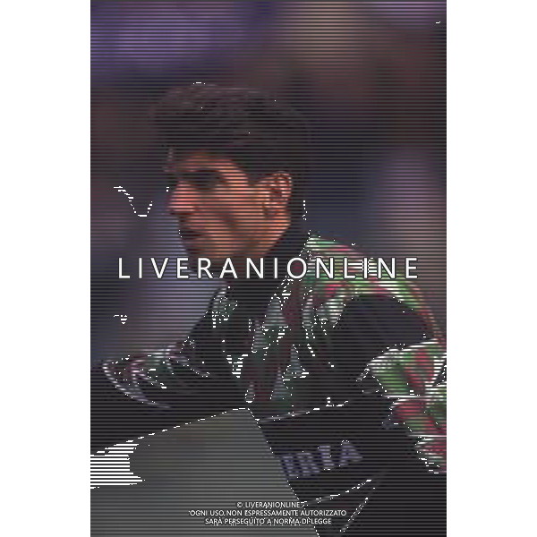 RETROSPETTIVA GIANMATTEO MAREGGINI CALCIATORE NELLA FOTO GIANMATTEO MAREGGINI CON LA MAGLIA DELLA FIORENTINA CALCIO AG ALDO LIVERANI SAS