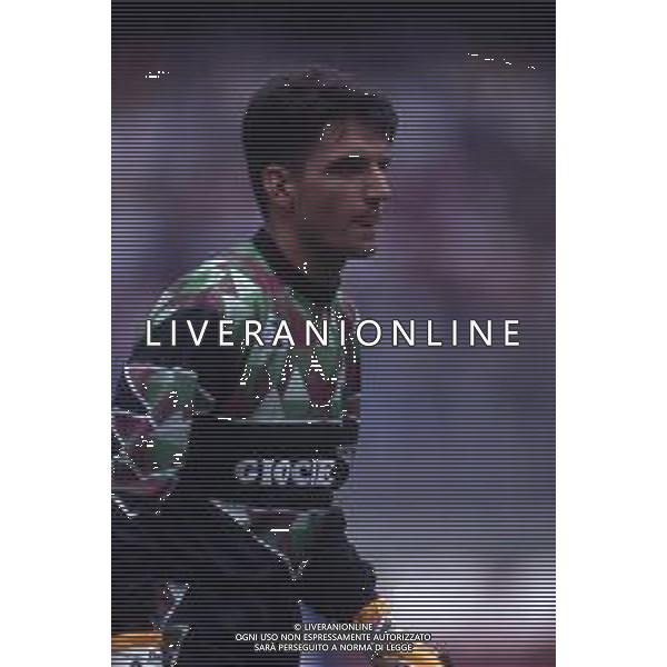 RETROSPETTIVA GIANMATTEO MAREGGINI CALCIATORE NELLA FOTO GIANMATTEO MAREGGINI CON LA MAGLIA DELLA FIORENTINA CALCIO AG ALDO LIVERANI SAS