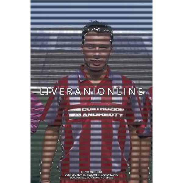 RETROSPETTIVA MARCOLIN DARIO CALCIATORE NELLA FOTO DARIO MARCOLIN CON LA MAGLIA DELLA CREMONESE CALCIO AG ALDO LIVERANI SAS