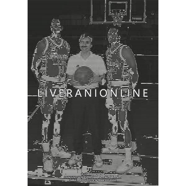 RETROSPETTINA MC QUEEN COZEL BASKET NELLA FOTO MC QUEEN COZEL CON MIKE D\'ANTONI E JAY VINCENT AG ALDO LIVERANI SAS