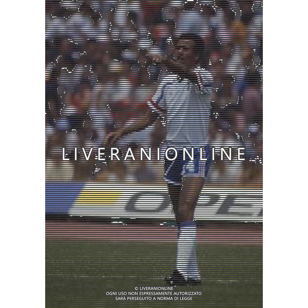 RETROSPETTIVA TIGANA JEAN CALCIATORE 1986 CON LA NAZIONALE MAGLIA FRANCIA NELLA FOTO JEAN TIGANA AG ALDO LIVERANI SAS