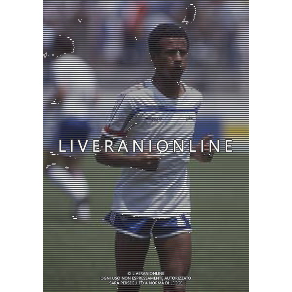 RETROSPETTIVA TIGANA JEAN CALCIATORE 1986 CON LA NAZIONALE MAGLIA FRANCIA NELLA FOTO JEAN TIGANA AG ALDO LIVERANI SAS