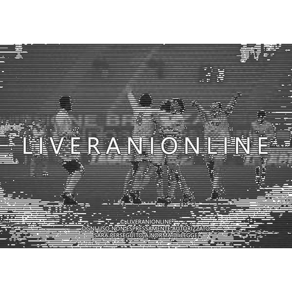 08-02-1995 MILANO FINALE DI SUPERCOPPA UEFA MILAN ARSENAL 2-0 NELLA FOTO ABBRACCI GIOCATORI MILAN DOPO IL GOAL AG ALDO LIVERANI SAS