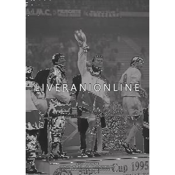 08-02-1995 MILANO FINALE DI SUPERCOPPA UEFA MILAN ARSENAL 2-0 NELLA FOTO DEJAN SAVICEVIC CON LA SUPERCOPPA UEFA AG ALDO LIVERANI SAS