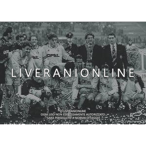 08-02-1995 MILANO FINALE DI SUPERCOPPA UEFA MILAN ARSENAL 2-0 NELLA FOTO LA FORMAZIONE DEL MILAN CON LA SUPERCOPPA UEFA AG ALDO LIVERANI SAS