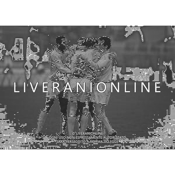 08-02-1995 MILANO FINALE DI SUPERCOPPA UEFA MILAN ARSENAL 2-0 NELLA FOTO ABBRACCI GIOCATORI MILAN DOPO IL GOAL AG ALDO LIVERANI SAS