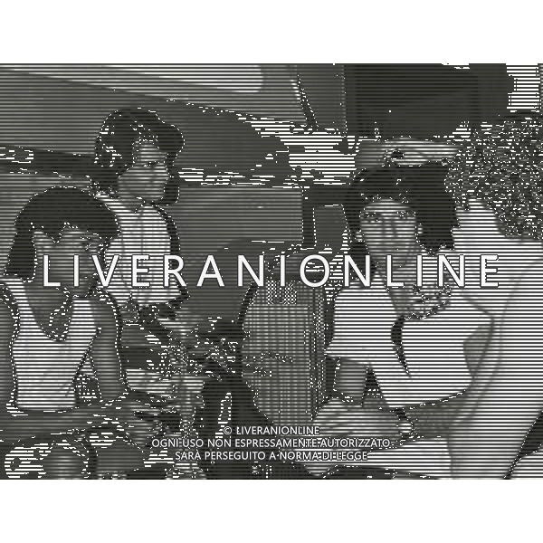 RETROSPETIVA LUIS MULLER CALCIATORE NELLA FOTO LUIS MULLER CON GIUSPPE GIANNINI E RENATO PORTALUPPI AG ALDO LIVERANI SAS