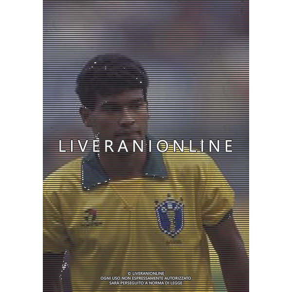 RETROSPETIVA LUIS MULLER CALCIATORE NELLA FOTO LUIS MULLER CON LA MAGLIA DELLA NAZIONALE DEL BRASILE AG ALDO LIVERANI SAS