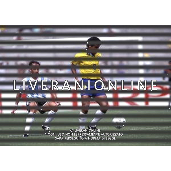 RETROSPETIVA LUIS MULLER CALCIATORE NELLA FOTO LUIS MULLER CON LA MAGLIA DELLA NAZIONALE DEL BRASILE AG ALDO LIVERANI SAS