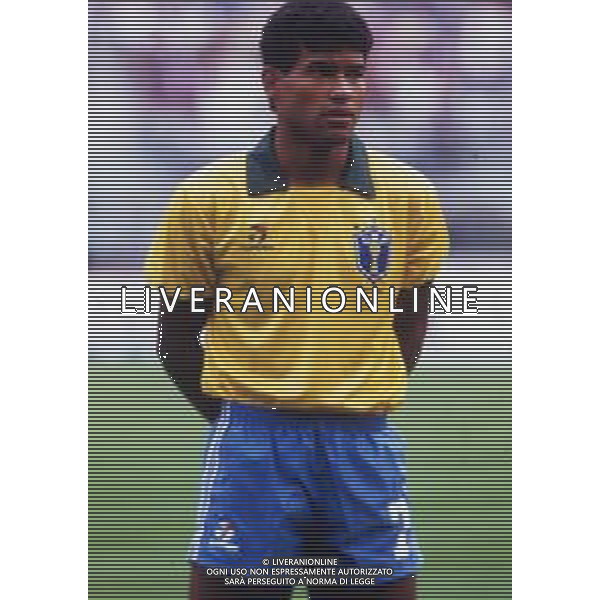 RETROSPETIVA LUIS MULLER CALCIATORE NELLA FOTO LUIS MULLER CON LA MAGLIA DELLA NAZIONALE DEL BRASILE AG ALDO LIVERANI SAS